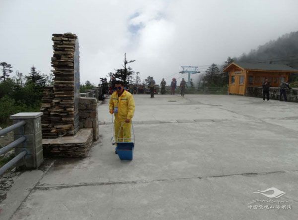 索道上站出口处观景台改造前后-六神源码网