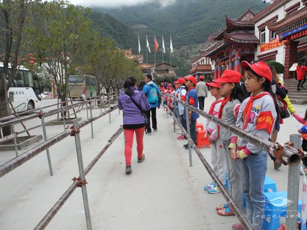 组建海螺沟学生“小红帽”义务咨询服务队-六神源码网